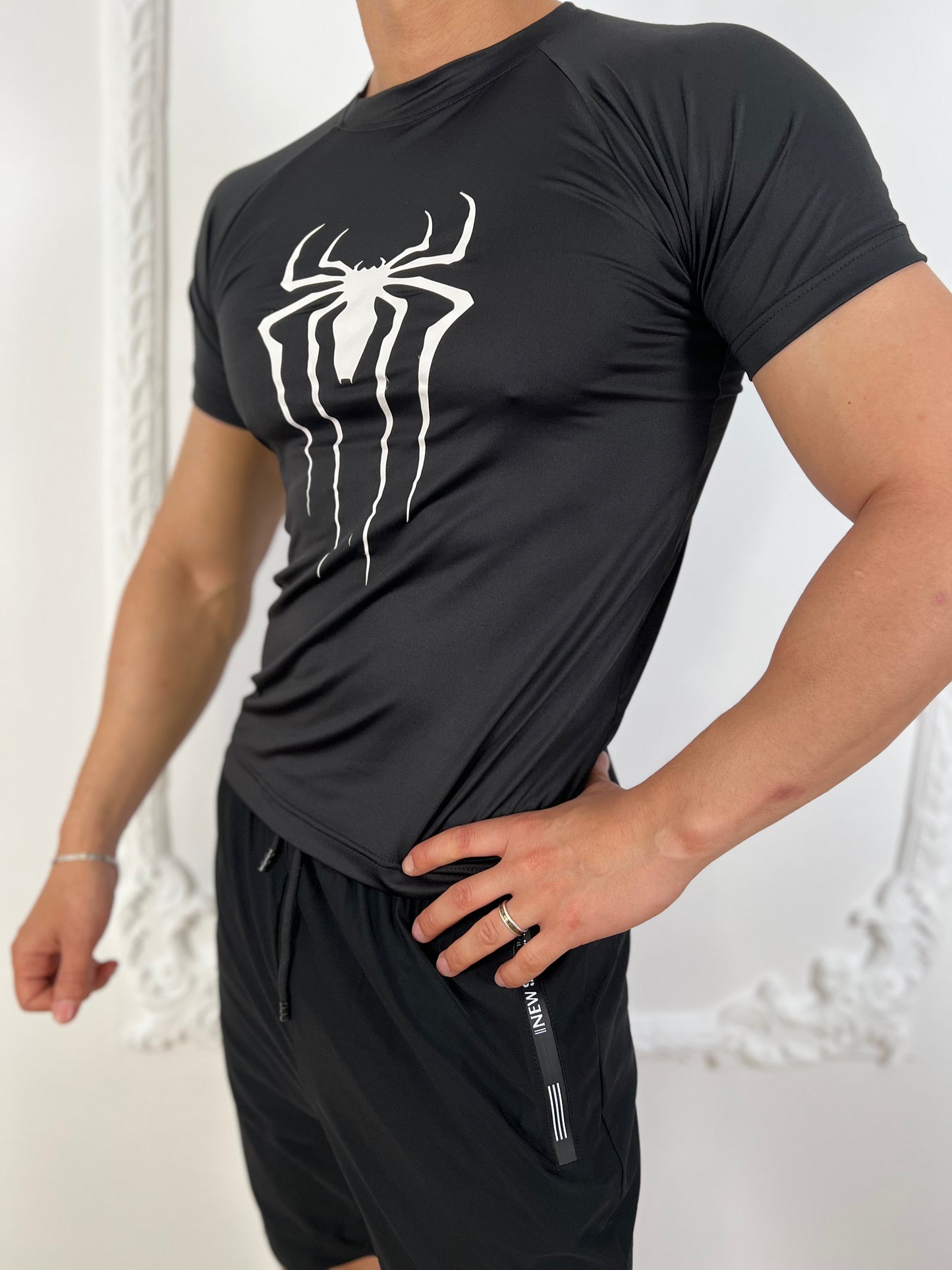 Compression T-shirt  demi manche ( bersark/spyderman )